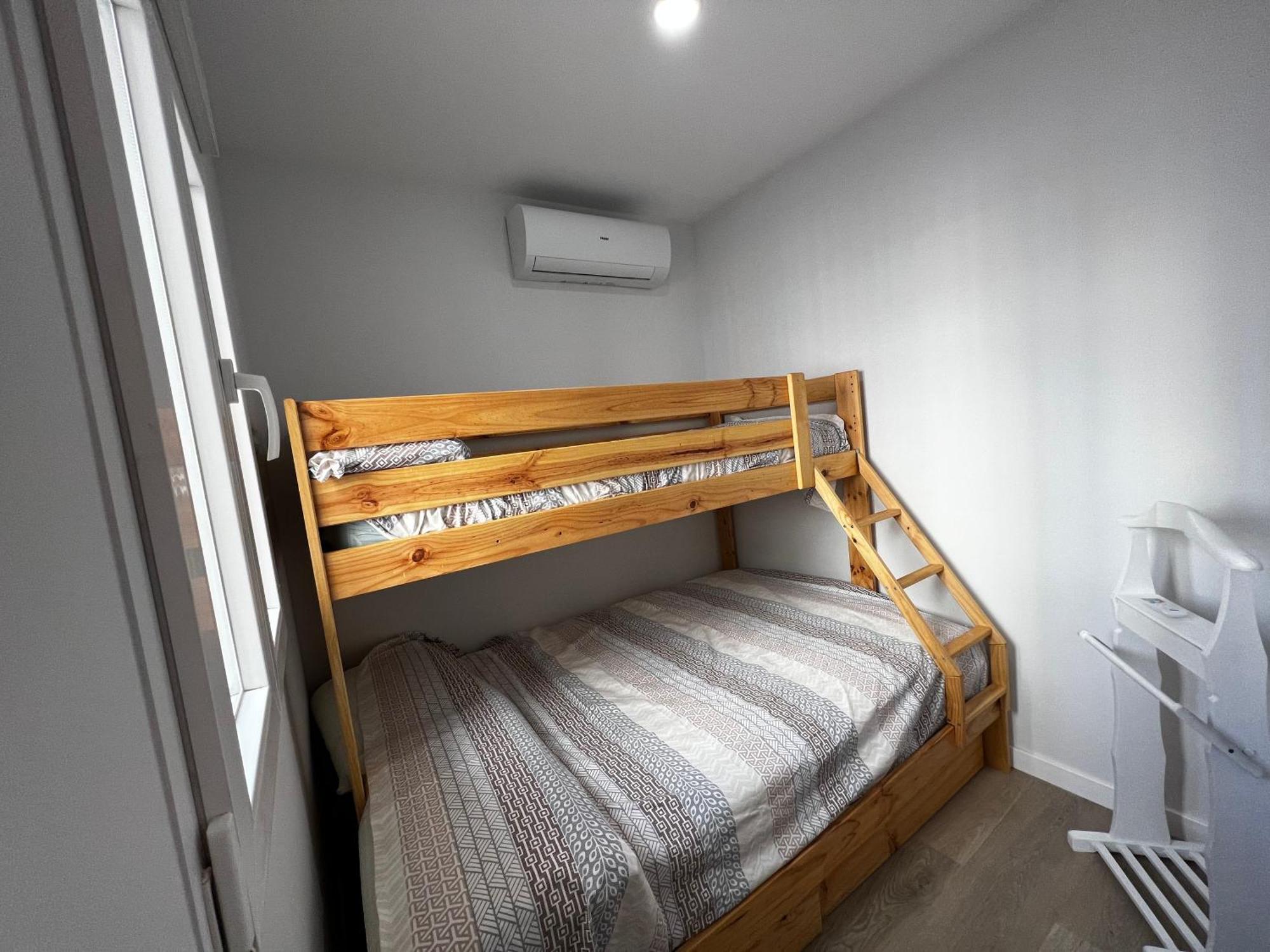 Сasa de vacaciones Modern Duplex Next To The Beach!